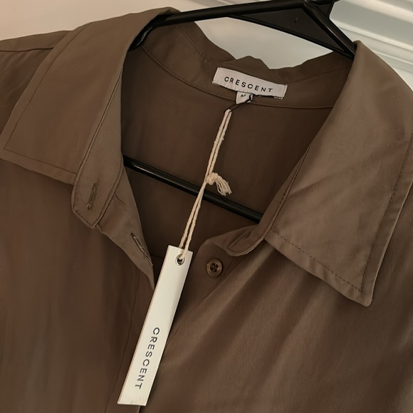 Women’s open back button down top - Picture 4 of 5